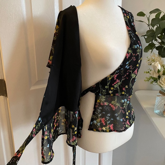 Mi Ami Short Sleeve Floral Wrap Blouse - Picture 5 of 8